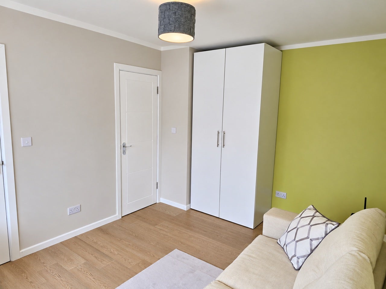 Flat Friern Barnet Lane in Greater London