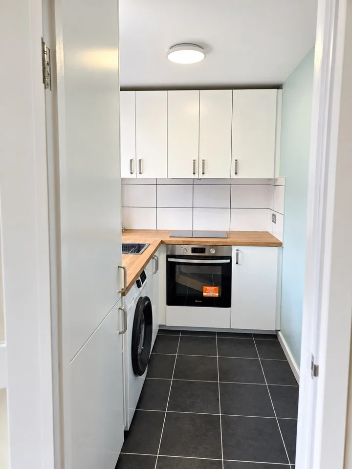 Flat Friern Barnet Lane in Greater London