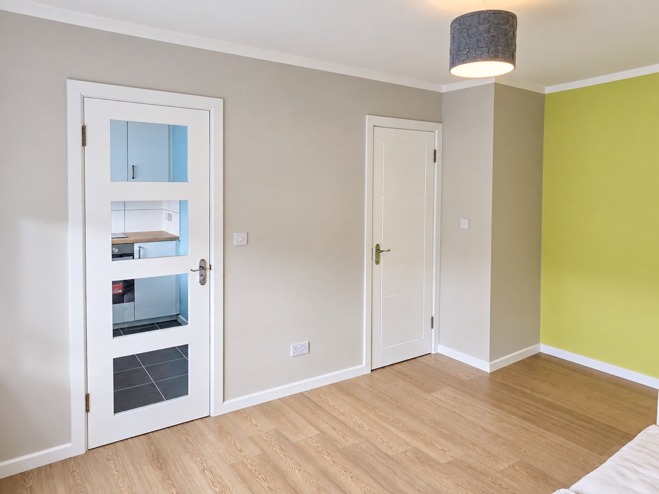 Flat Friern Barnet Lane in Greater London