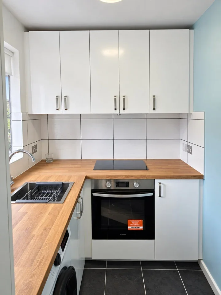 Flat Friern Barnet Lane in Greater London