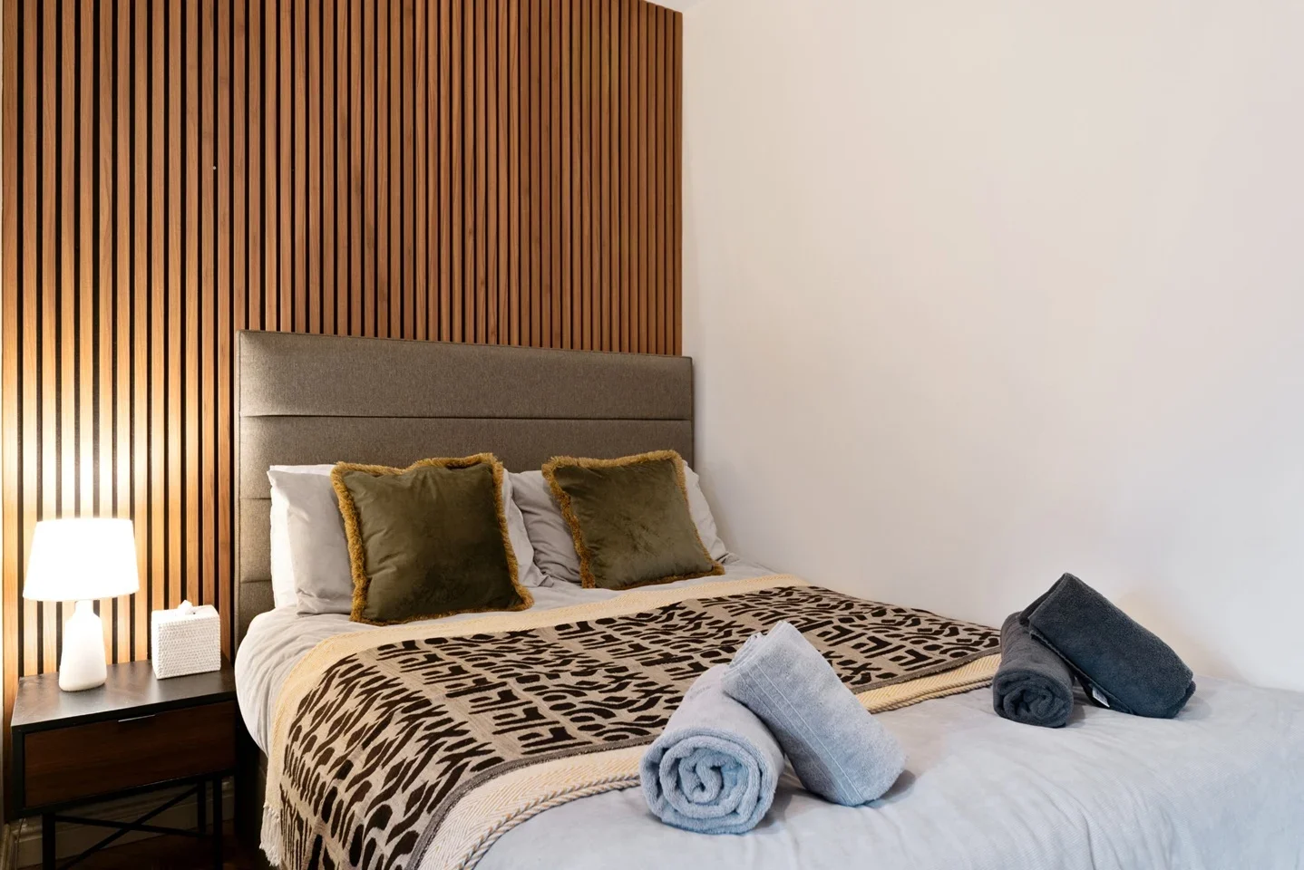 Room Broadwater Road in Greater London