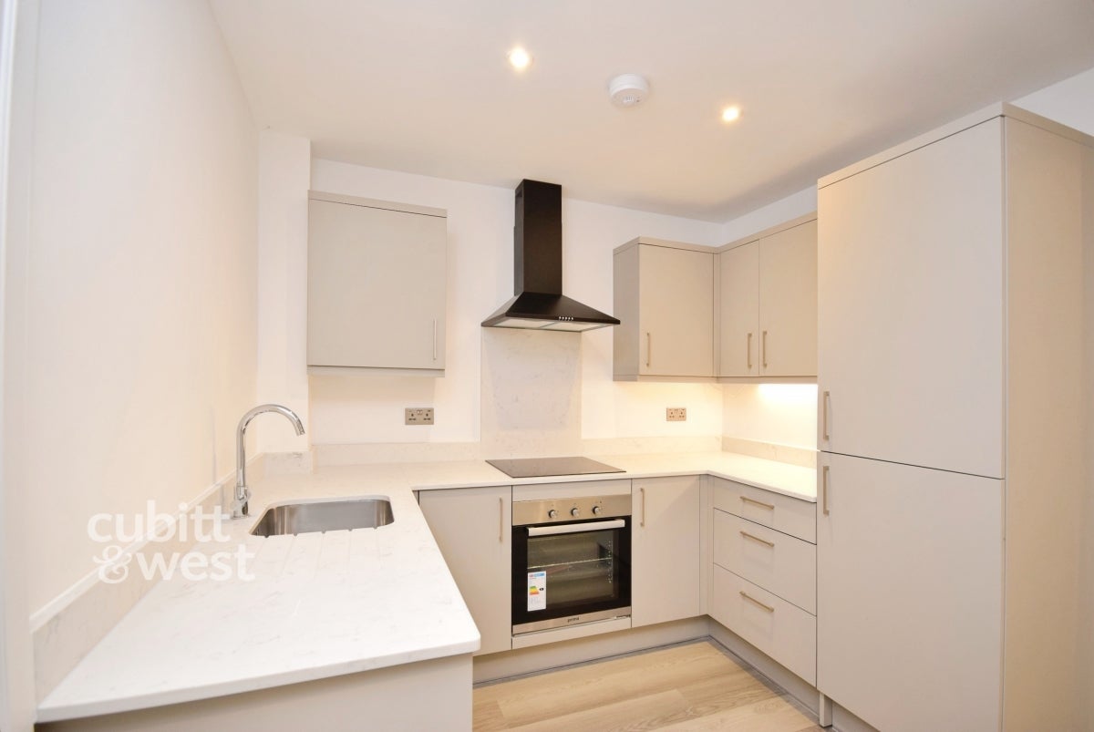 Flat Banstead Road in Greater London