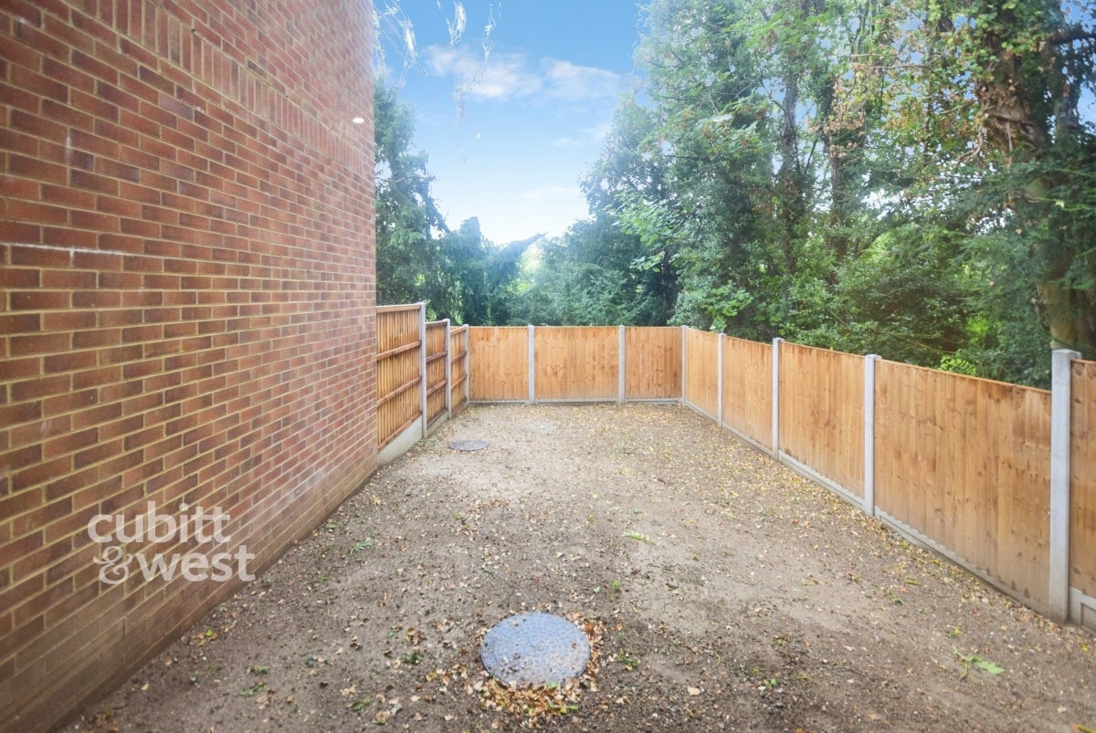 Flat Banstead Road in Greater London