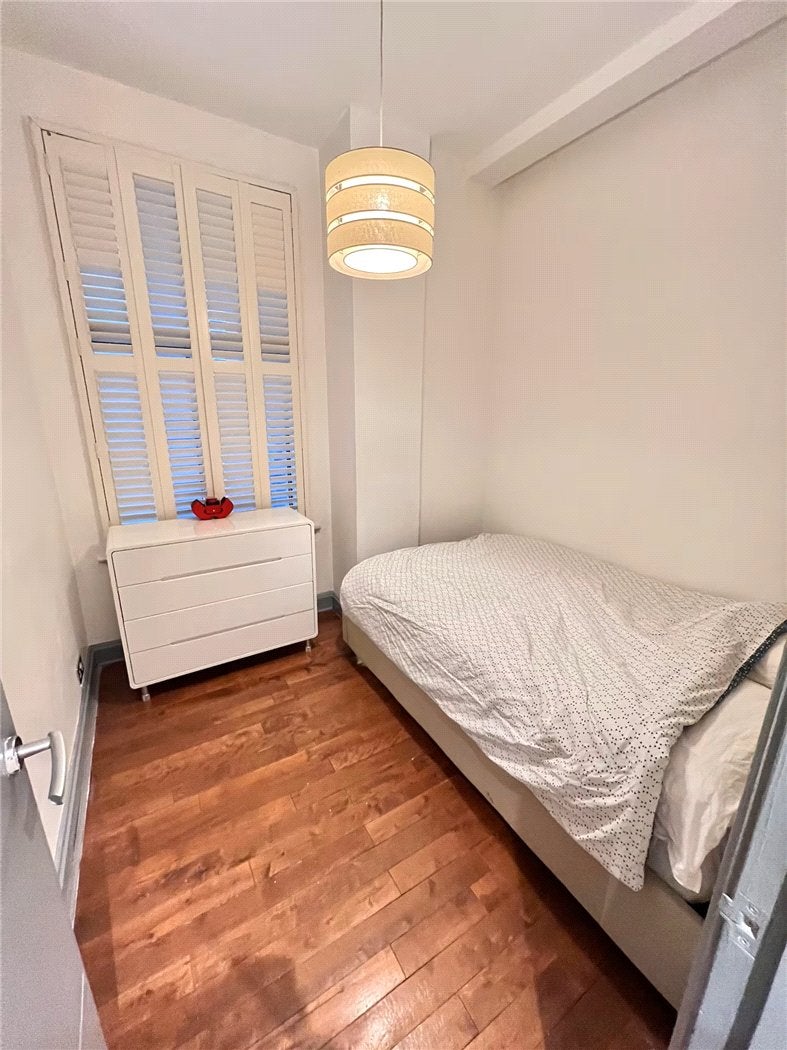 Flat Brompton Road in Greater London
