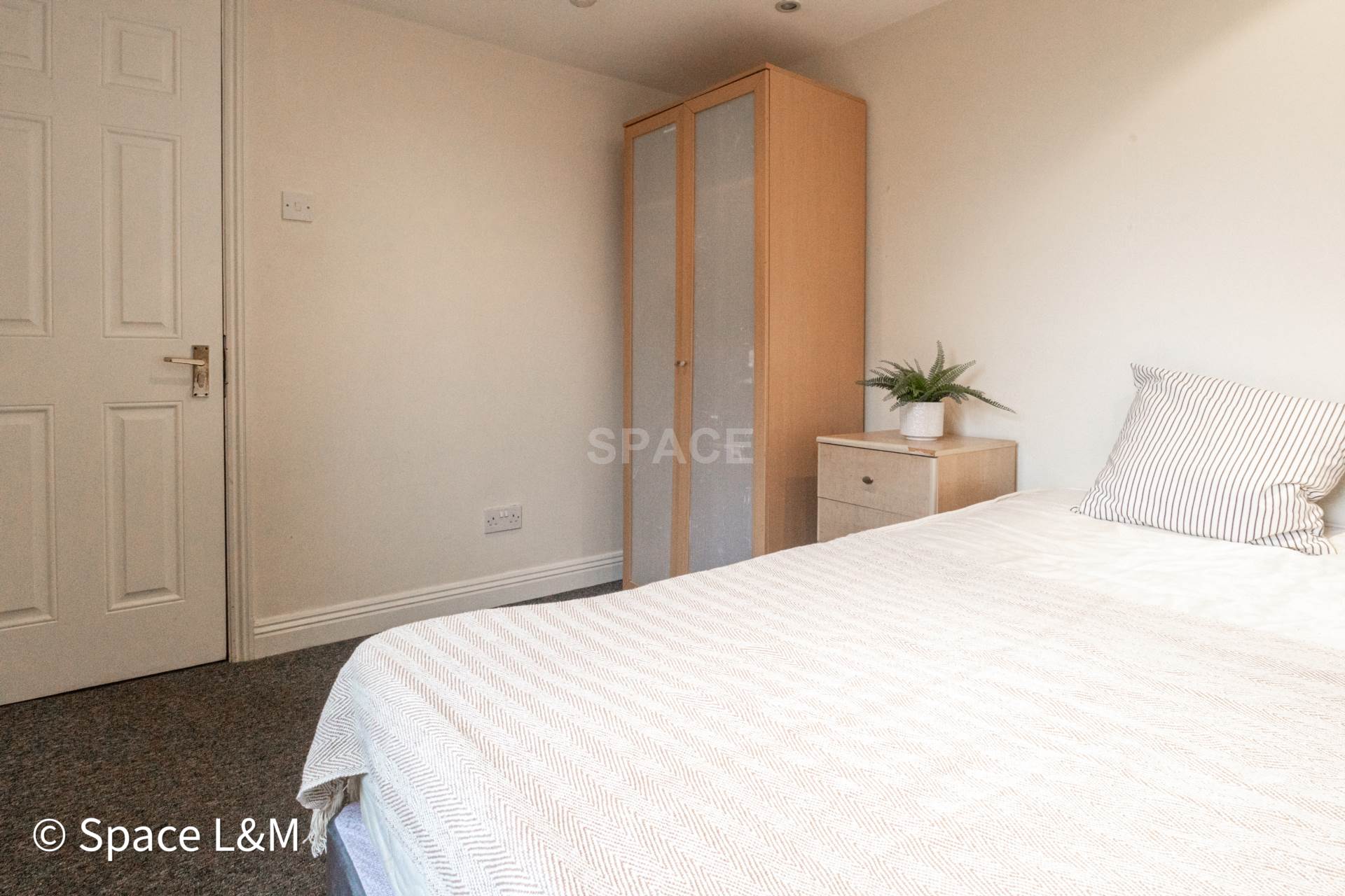 Flat Basingstoke Road in Reading