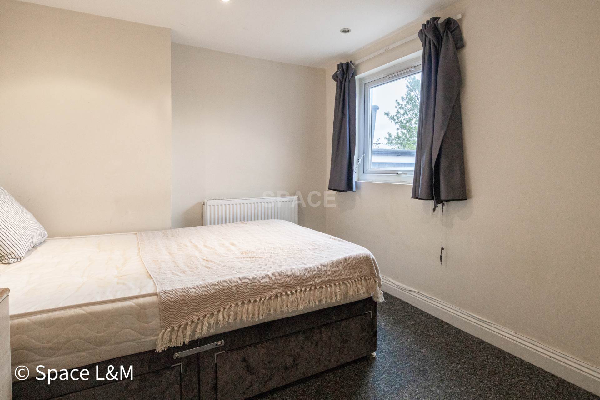 Flat Basingstoke Road in Reading