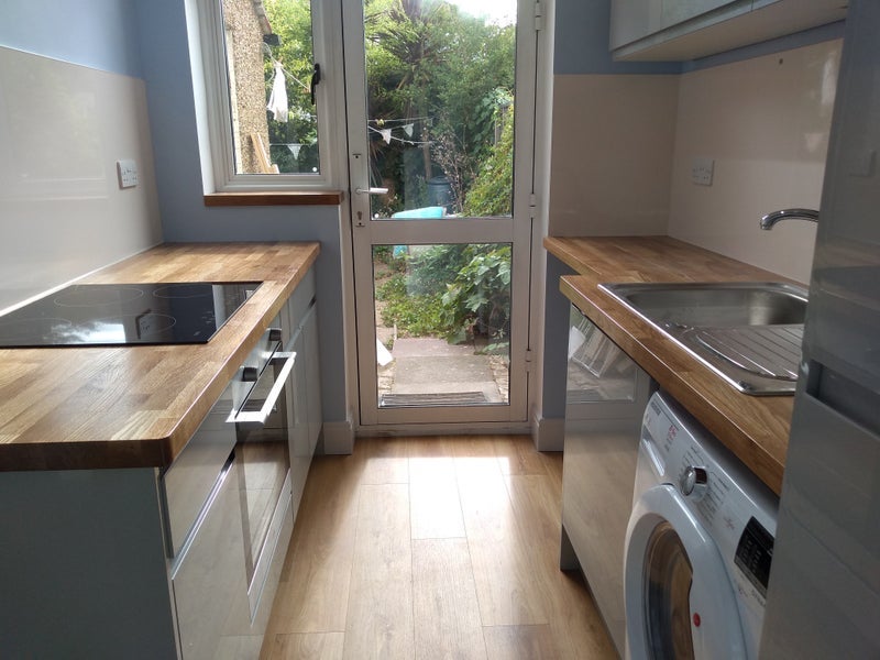 Room Gore Road in Greater London