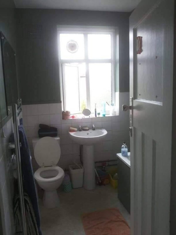Room Gore Road in Greater London