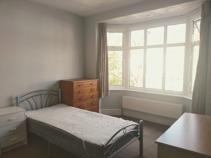 Room Gore Road in Greater London
