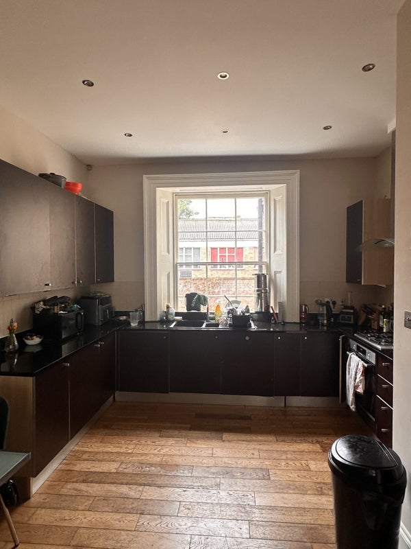 Room Belsize Road in Greater London