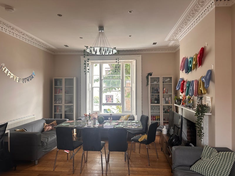 Room Belsize Road in Greater London