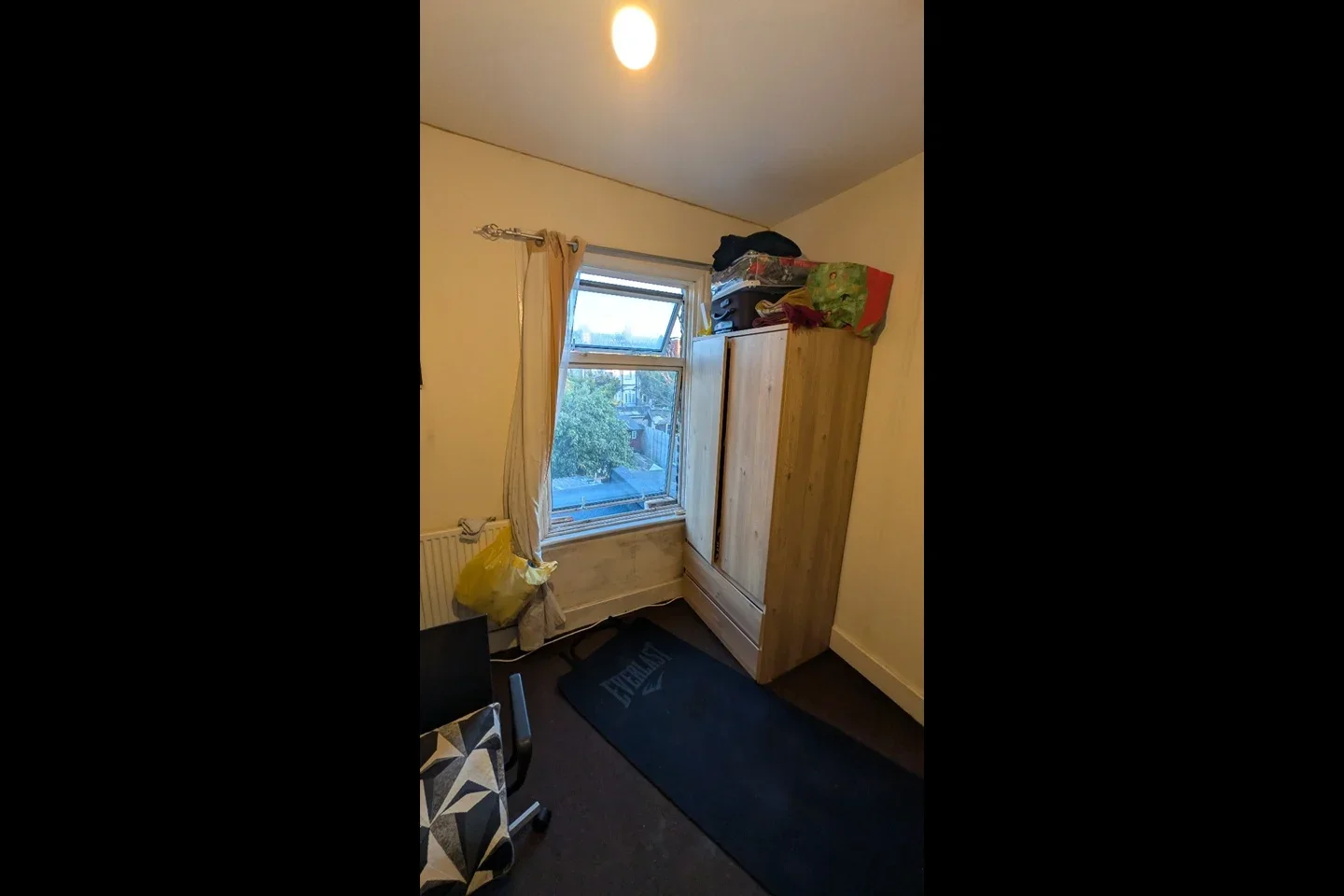 Room Henley Road in Greater London