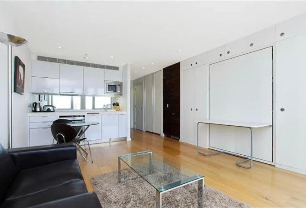Flat Fairmont Avenue in Greater London