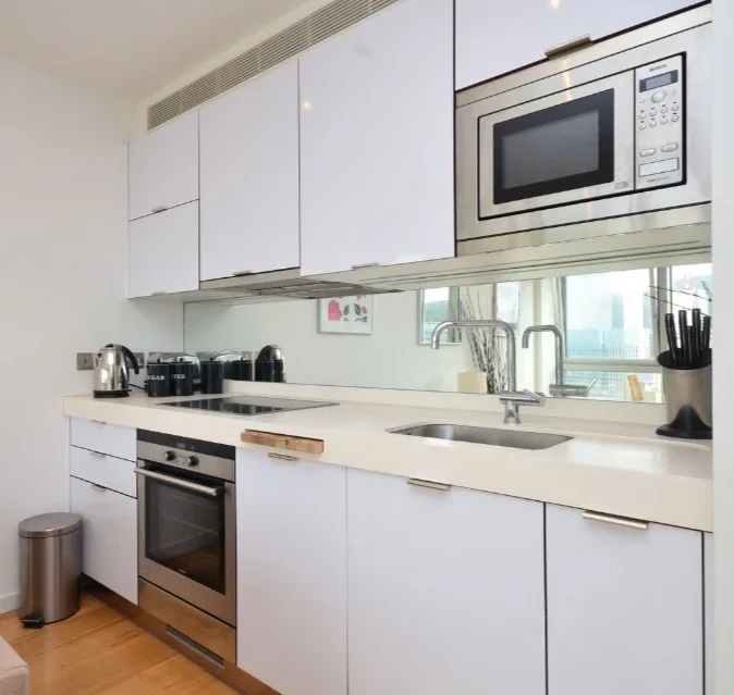 Flat Fairmont Avenue in Greater London