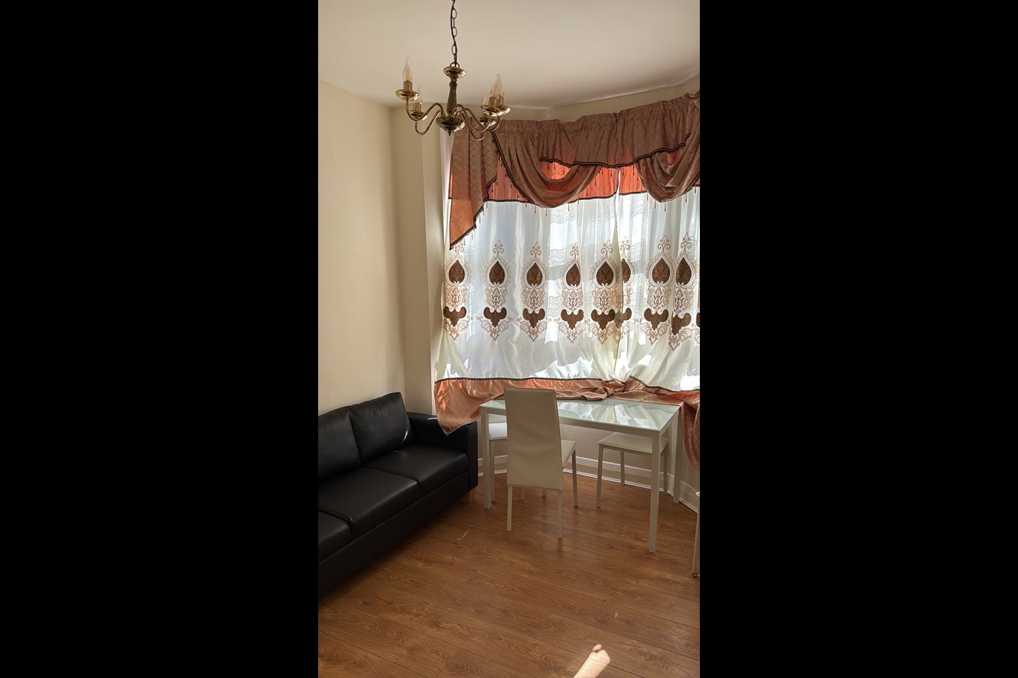 Flat Sandringham Road in Greater London