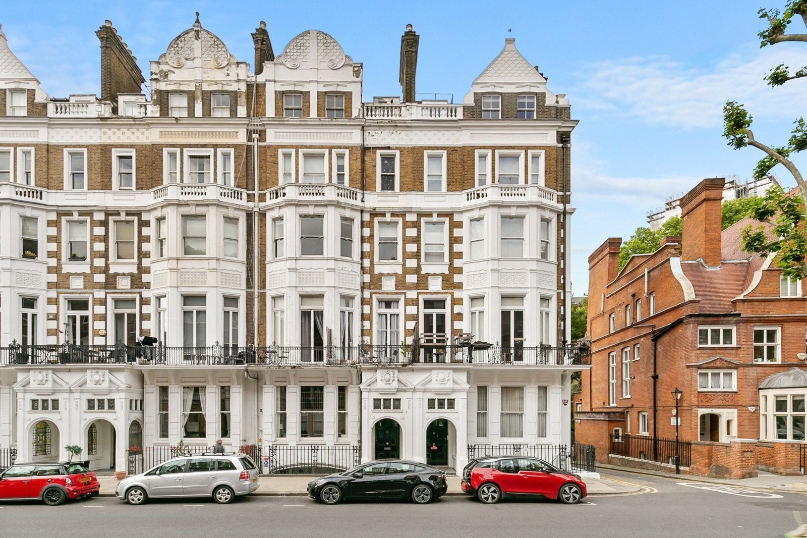 Flat Harrington Gardens in Greater London