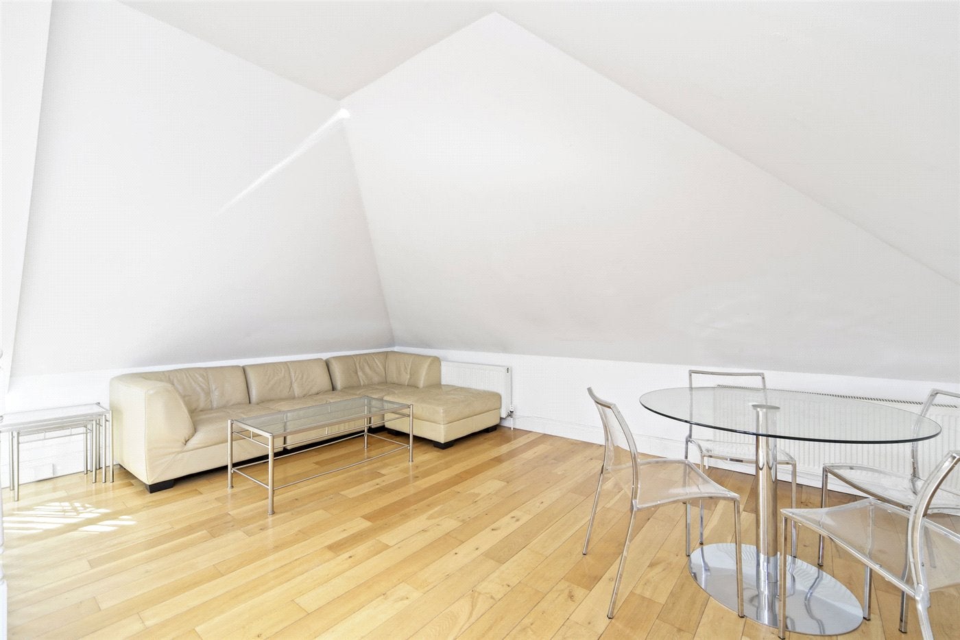 Flat Loftus Road in Greater London