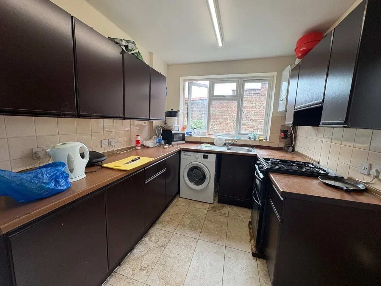Room Crawley Road in Greater London
