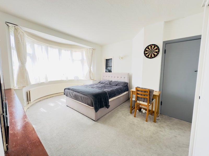 Room East Lane in Greater London