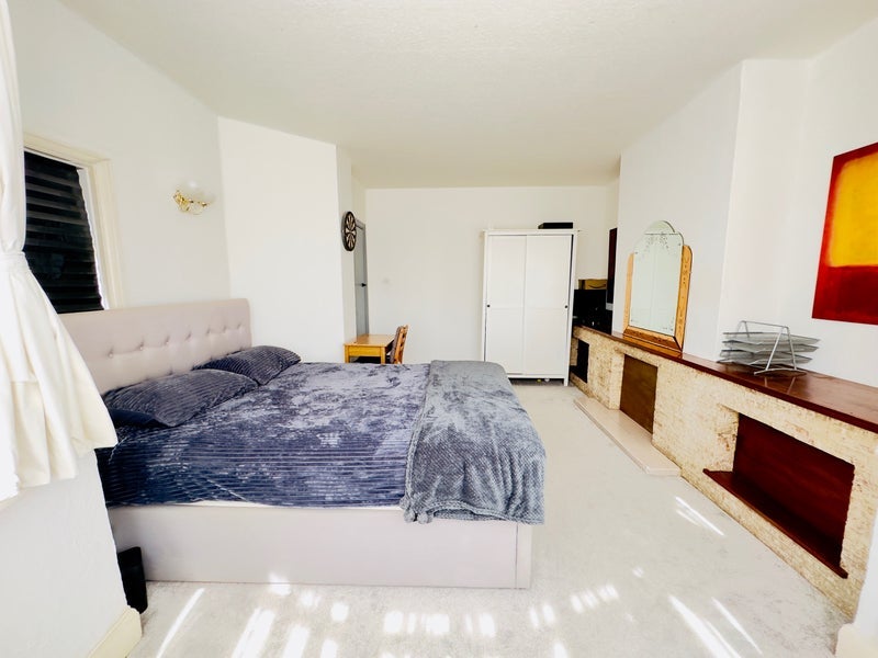 Room East Lane in Greater London