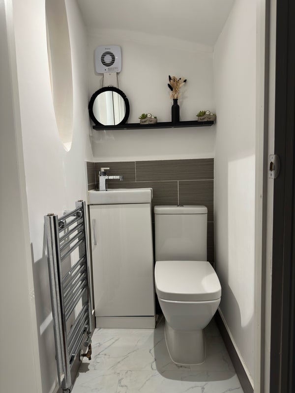 Room East Lane in Greater London