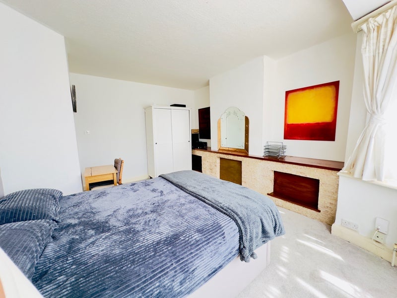 Room East Lane in Greater London