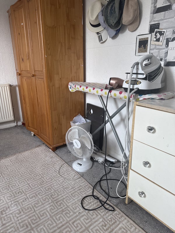 Room Pewsey Road in Manchester
