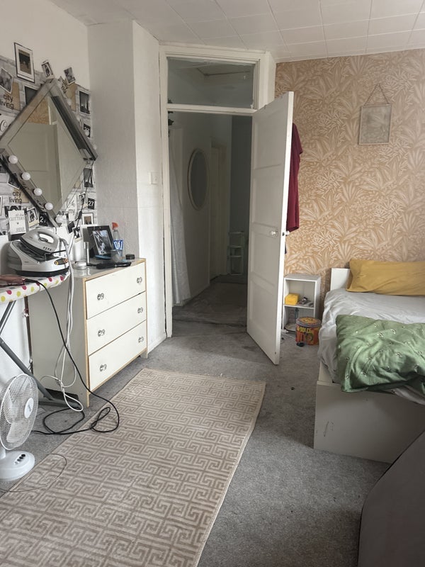 Room Pewsey Road in Manchester
