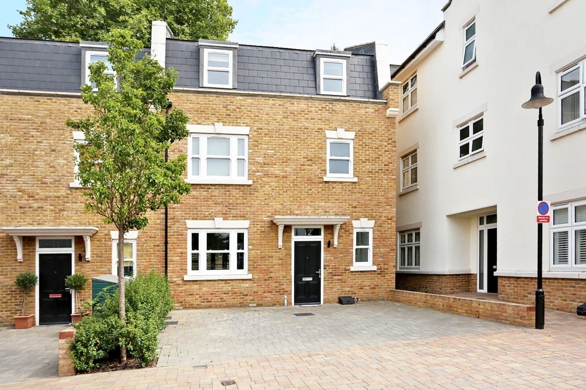House Emerald Square in Greater London
