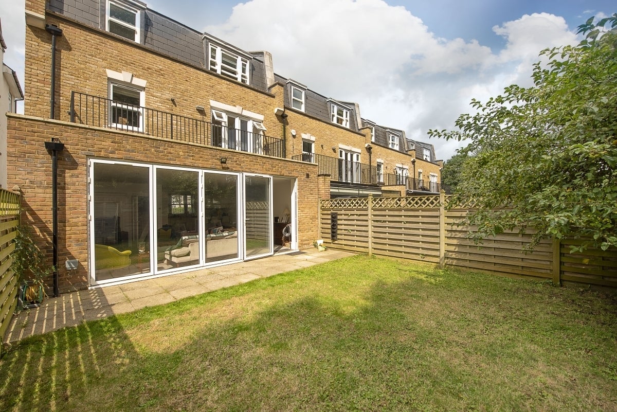 House Emerald Square in Greater London