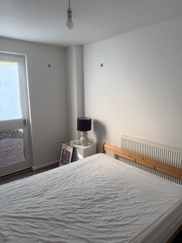 Room Miles Road in Greater London
