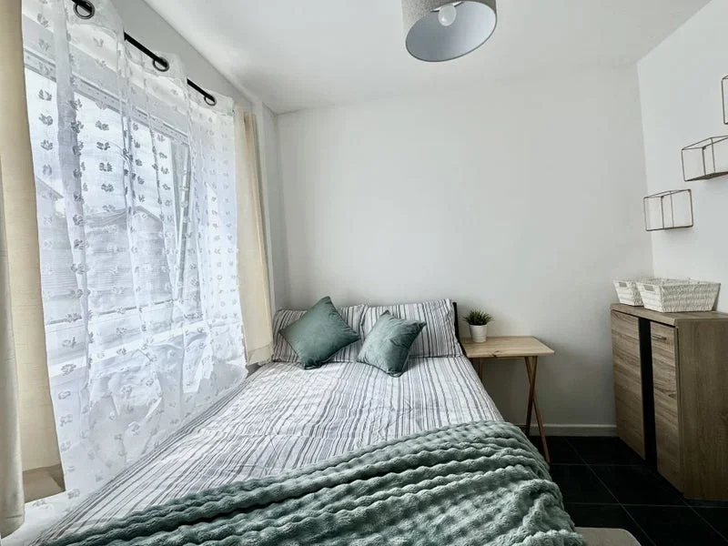 Room Thomas Road in Greater London