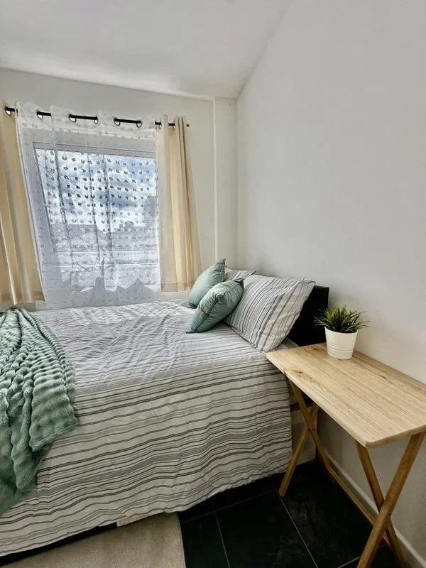 Room Thomas Road in Greater London