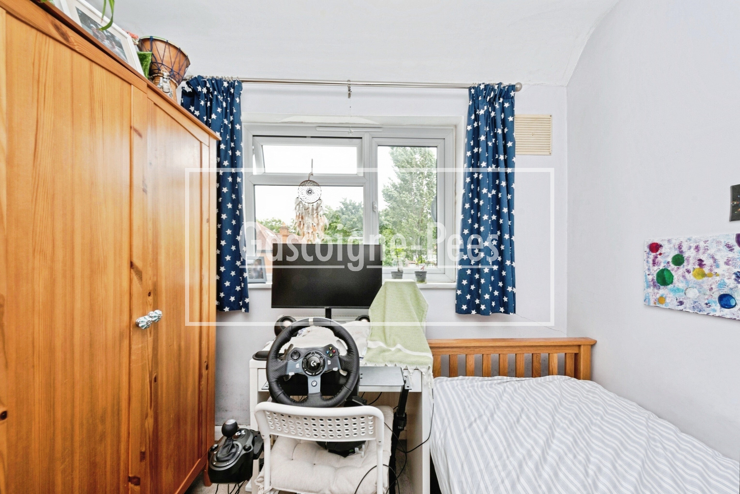 House Lower Green Gardens in Greater London