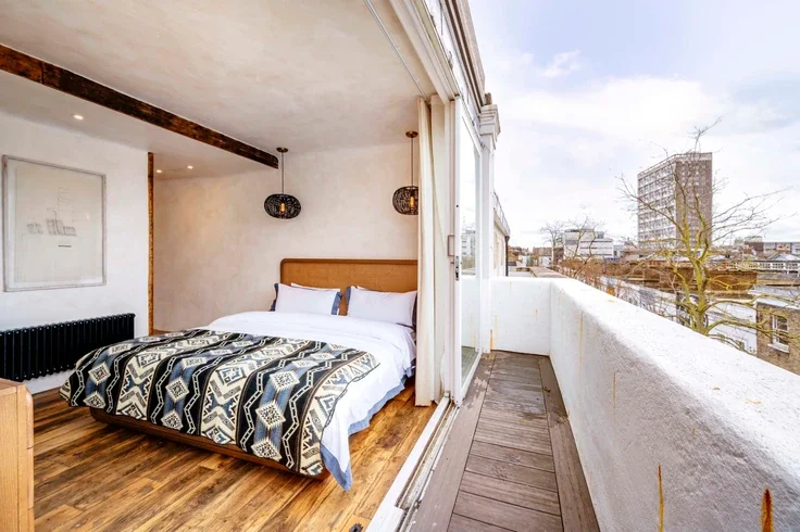 Flat Pembridge Villas in Greater London