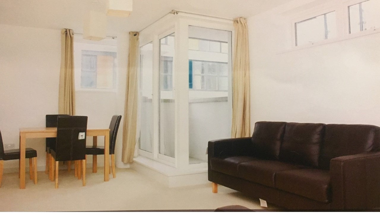 Flat Point Pleasant in Greater London