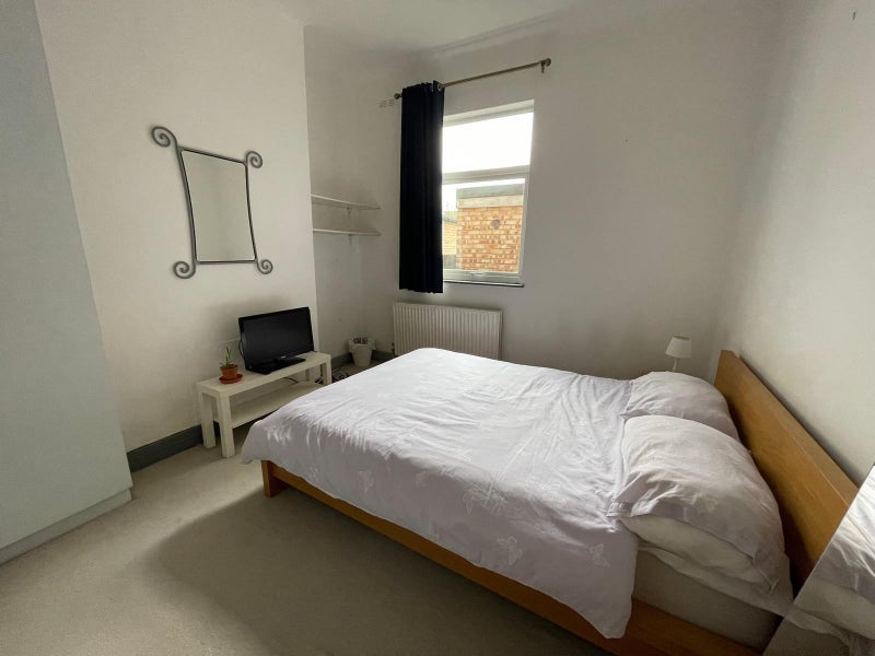 Room Whittington Road in Greater London