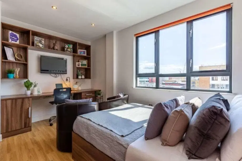 Flat Dighton Street in Bristol