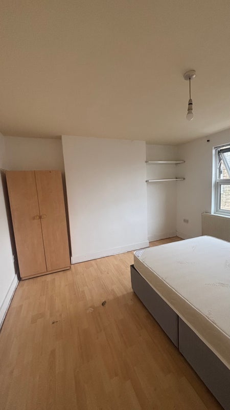 Room Kingsland High Street in Greater London