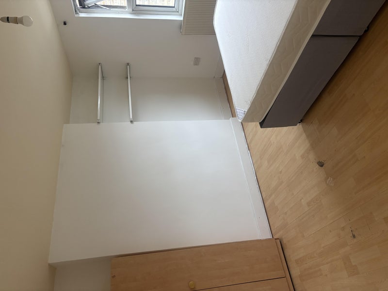 Room Kingsland High Street in Greater London
