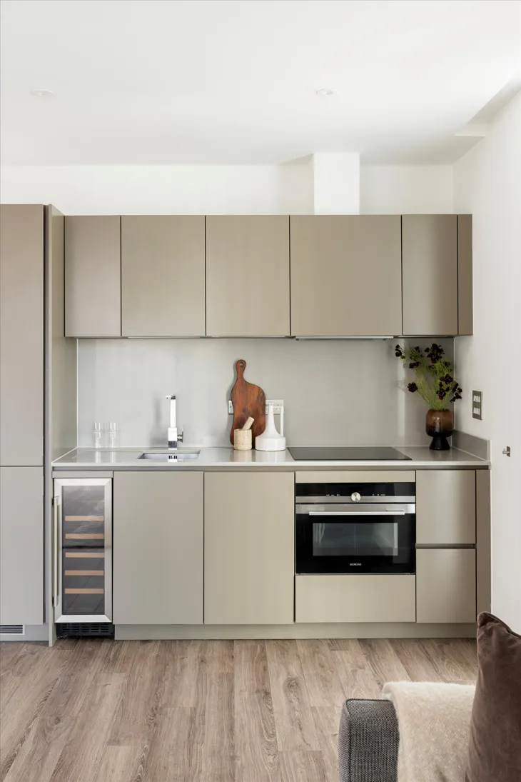 Flat Leman Street in Greater London