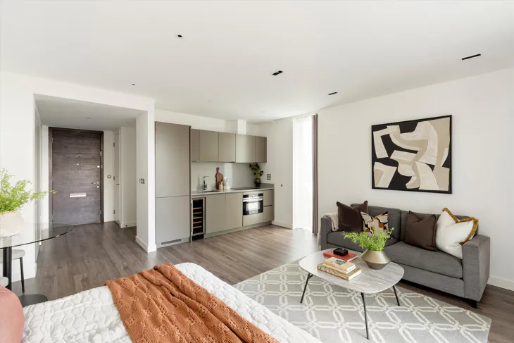 Flat Leman Street in Greater London