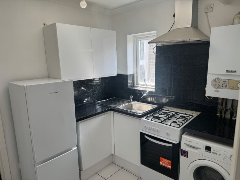 Flat Holywell Road in Watford