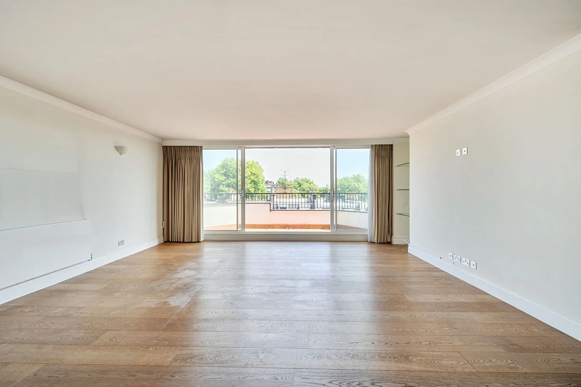 Flat Cheyne Walk in Greater London