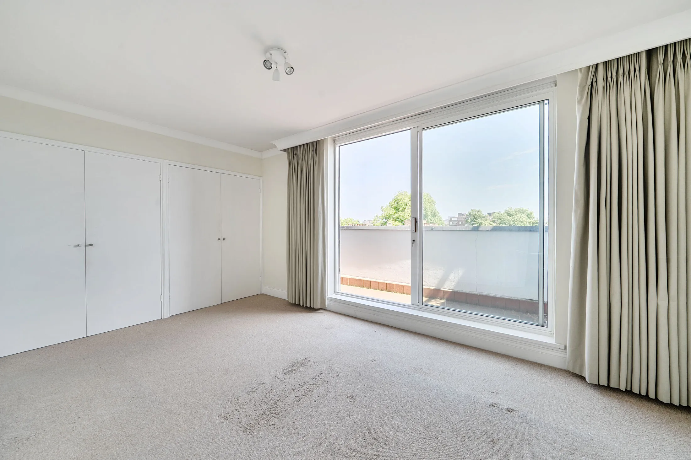 Flat Cheyne Walk in Greater London