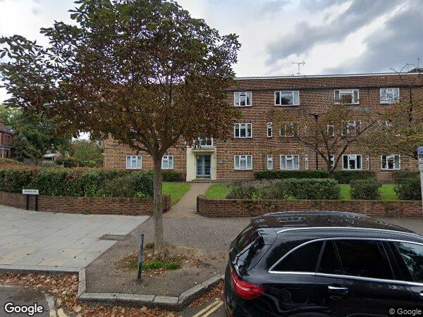 Flat Broomfield Road in Greater London