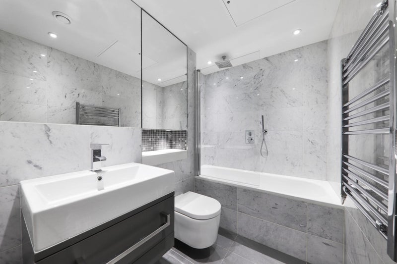 Room Ash Avenue in Greater London
