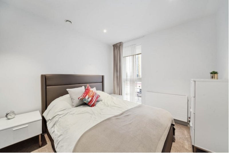 Room Ash Avenue in Greater London