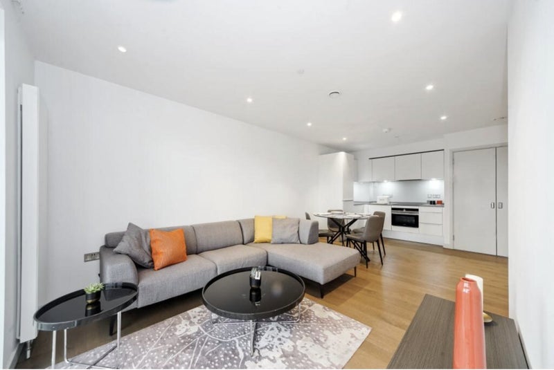 Room Ash Avenue in Greater London