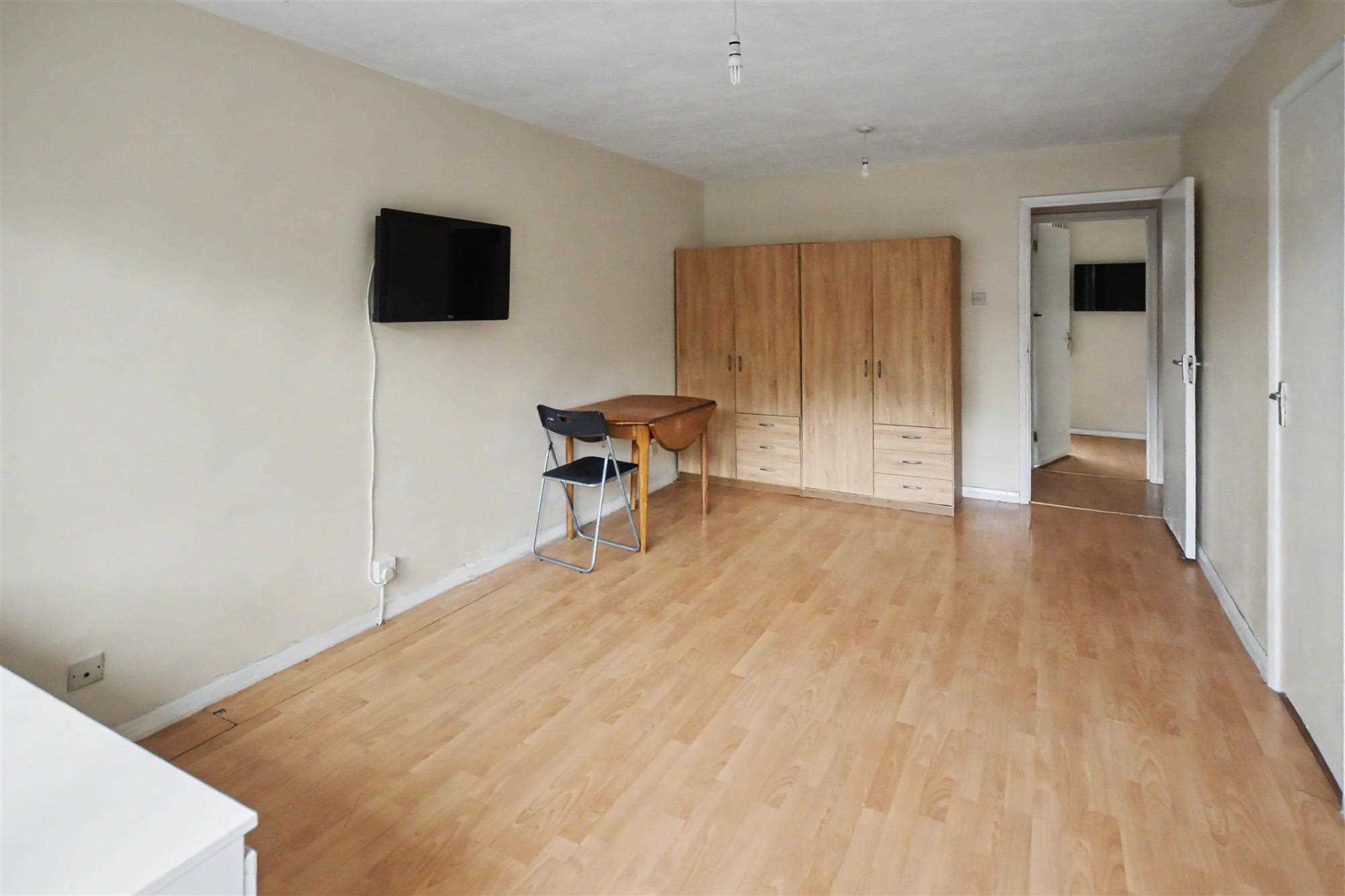 Flat Wellesley Road in Greater London